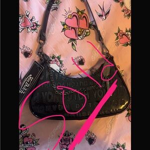 Von Dutch Black Glossy Patent Shoulder Bag with Chain Accent